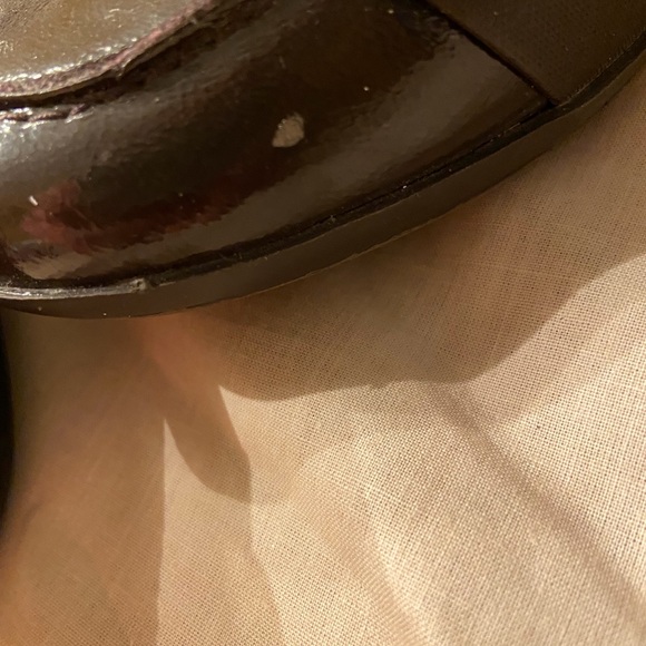 A nice pair of comfy Brown flats. - Picture 5 of 6